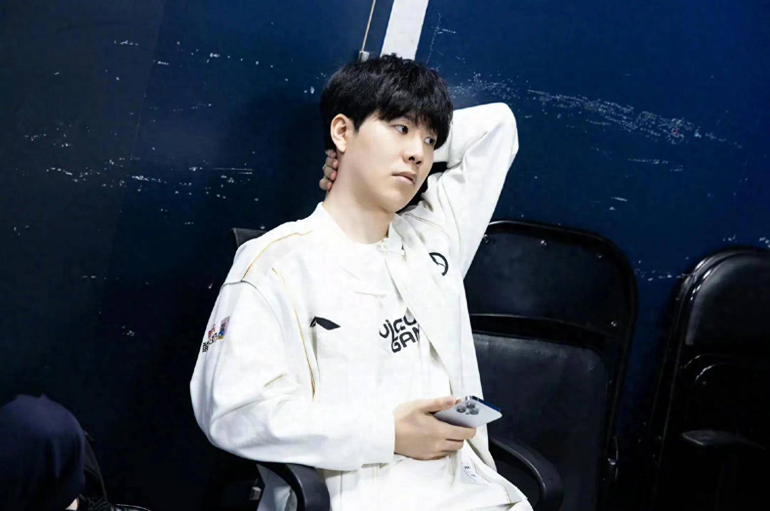 在《灵魂失落之城》的第三张地图见！ Aleksib 状态回暖，NAVI 击败 TyLoo 取得第二张地图胜利